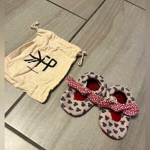 Freshly Picked Minnie Mouse Knotted Bow Baby Moccasins